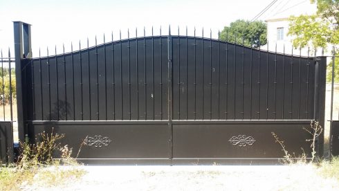 Portail coulissant en acier sur mesure Nîmes