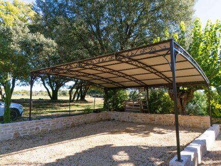 Abri voiture traditionnel sur mesure en acier Aubussargues 30021