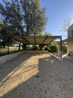 Abri voiture traditionnel sur mesure en acier Caissargues 30132