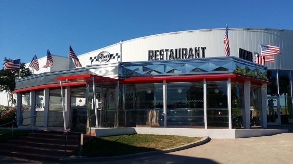Structure métallique et habillage pour le restaurant Ben's