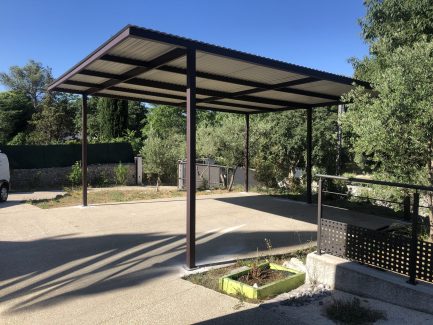 Abri contemporain pour camping-car sur mesure Gard