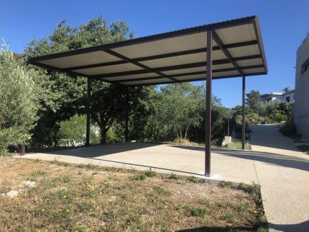 Abri contemporain pour camping-car sur mesure