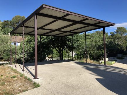 Abri contemporain pour camping-car sur mesure Montpellier