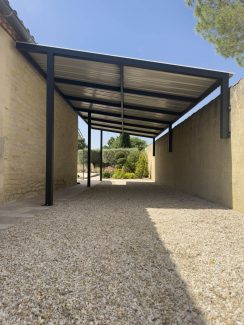 Abri de voiture en tunnel sur mesure à Nîmes