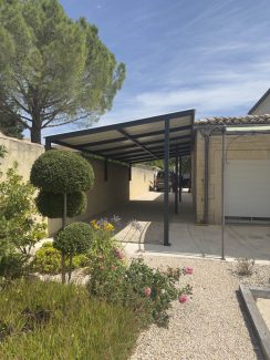 Abri de voiture en tunnel sur mesure en acier Occitanie