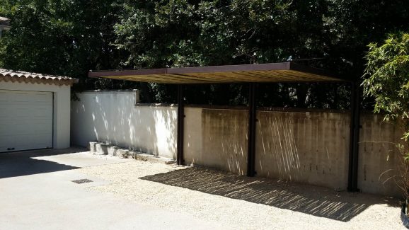 Abri de voiture suspendu sur mesure moderne Montpellier
