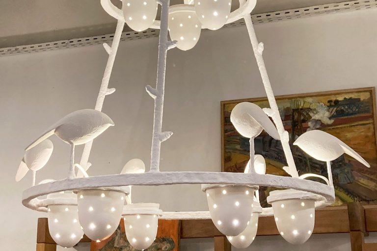 Aux côtés de Jean-Jacques d’Arbaud depuis plus de 20 ans Lustre de Jean-Jacques D'ARBAUD