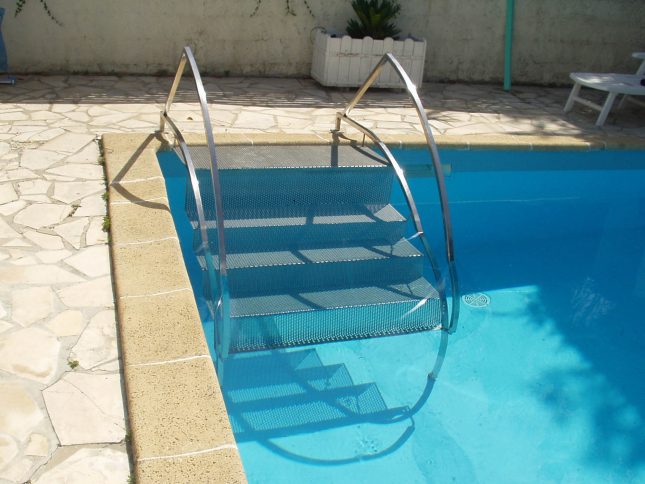 Escalier en inox pour piscine sur mesure Occitanie