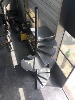 Escalier hélicoïdal sur mesure en acier à Montpellier