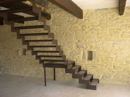 Escalier quart tourant sur mesure à Calvisson