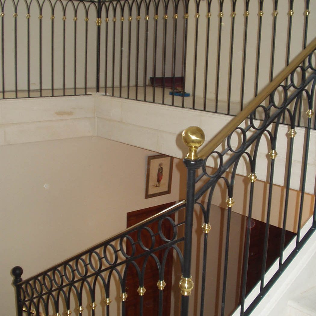 Garde corps traditionnel acier et laiton sur mesure Occitanie