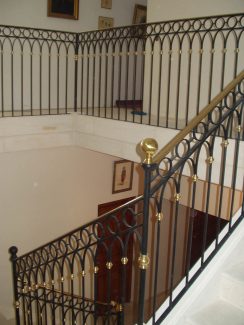 Garde corps traditionnel acier et laiton sur mesure Occitanie