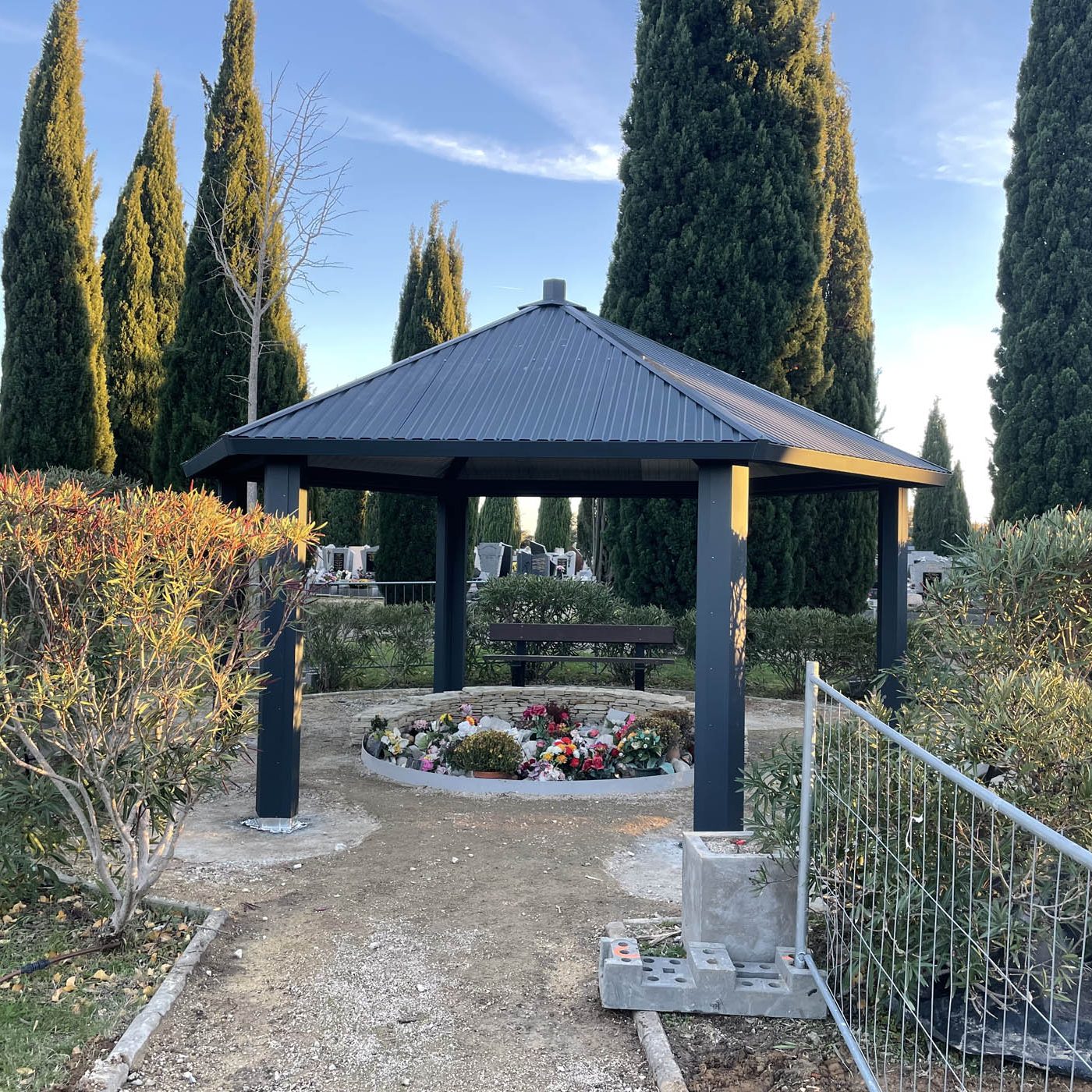 Kiosque en acier pour la Mairie de Nîmes Kiosque sur mesure dans le Gard