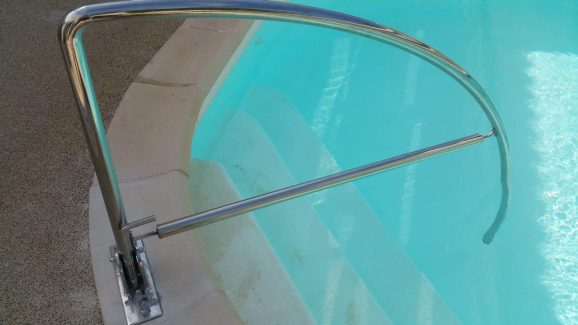 Main courante pliable pour piscine Gard