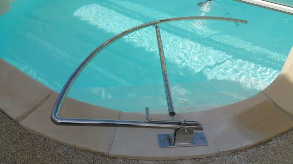 Main courante pliable pour piscine Nîmes