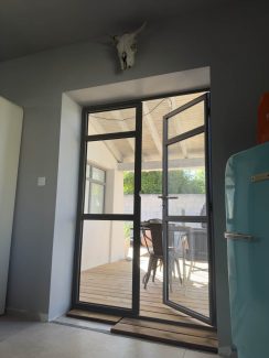 Ensemble de menuiseries métalliques à Beauvoisin