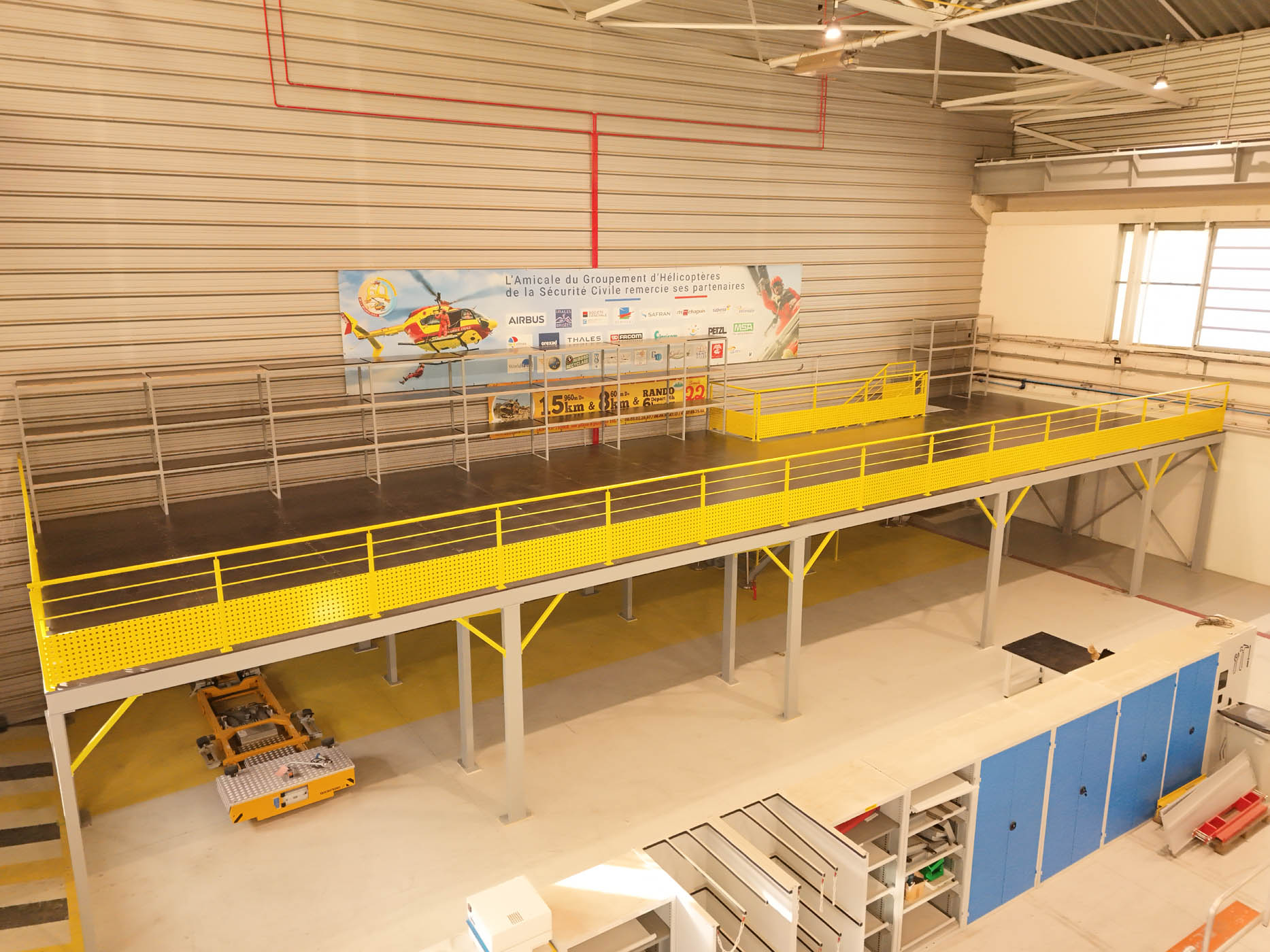 Mezzanine industriel en acier pour la sécurité civile de Garons Mezzanine industriel en acier sur mesure en Occitanie