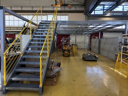 Mezzanine industriel en acier sur mesure à Nîmes
