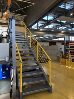 Mezzanine industriel en acier sur mesure