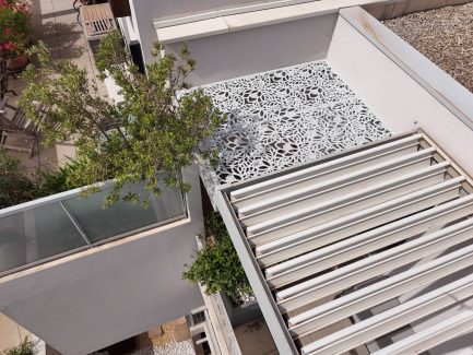 Ombrière en découpe laser sur mesure en acier Bellegarde