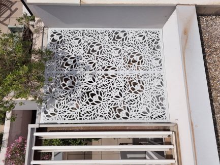 Ombrière en découpe laser sur mesure en acier Poulx