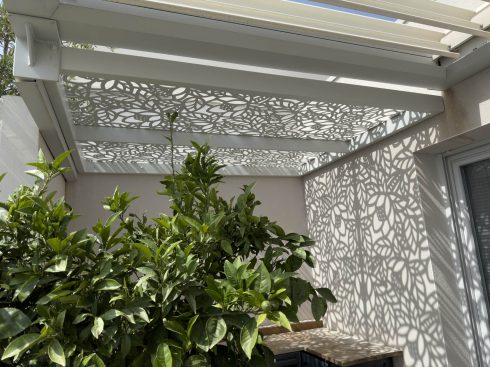 Ombrière en découpe laser sur mesure en acier Caveirac