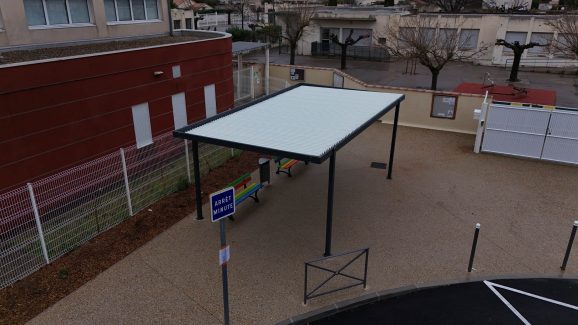 Ombrière sur mesure en acier à Bernis