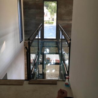 Passerelle en acier vitré sur mesure Nîmes