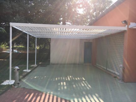 Pergola à vantelle sur mesure dans le Gard