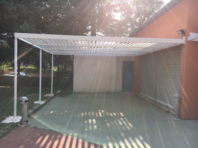 Pergola à vantelle sur mesure dans le Gard