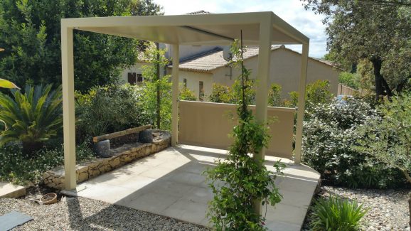 Pergola contemporaine sur mesure toile soltis Gard