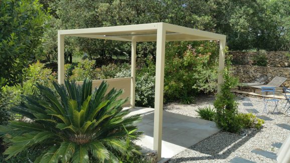 Pergola contemporaine sur mesure toile soltis Nîmes