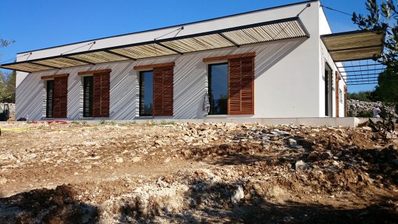 Pergola suspendue moderne sur mesure Gard