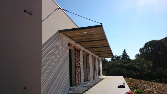 Pergola suspendue moderne sur mesure Mauguio