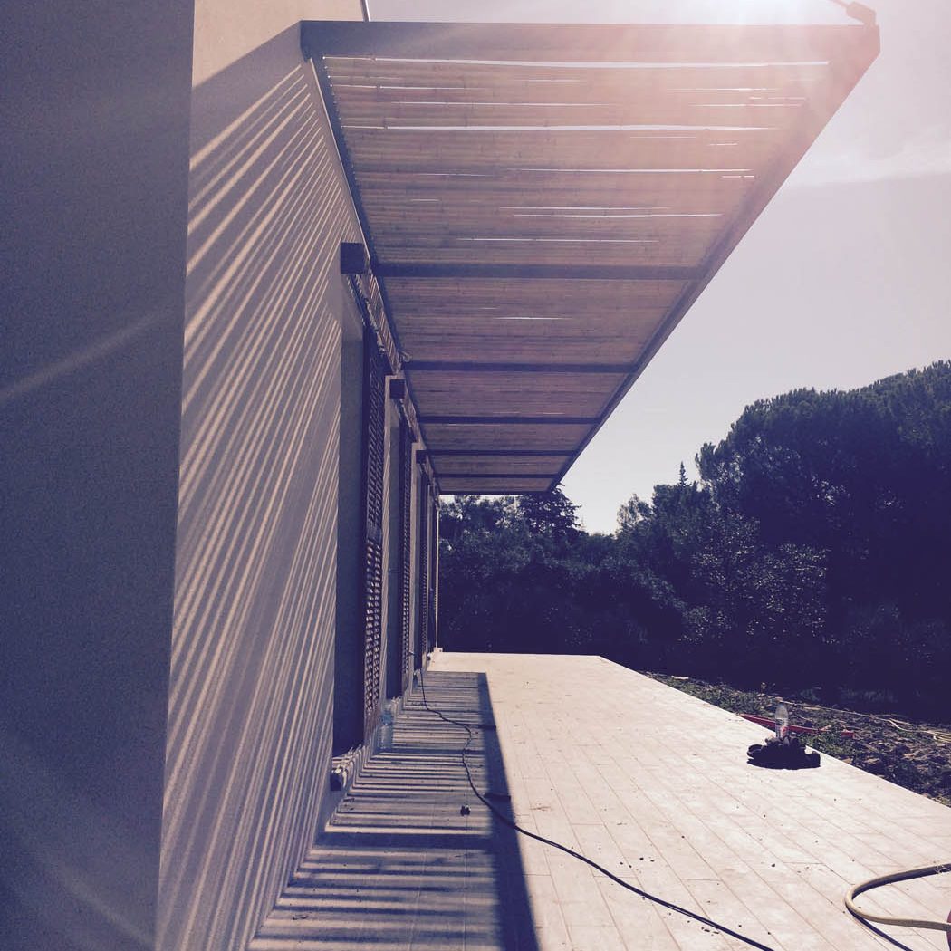 Pergola suspendue moderne sur mesure Pergola sur mesure avec toile amovible Nîmes