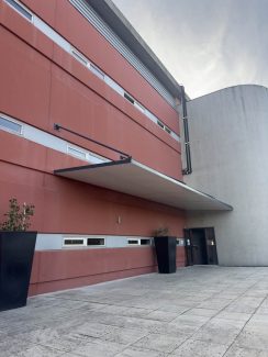 Pergola suspendue sur mesure dans le Gard