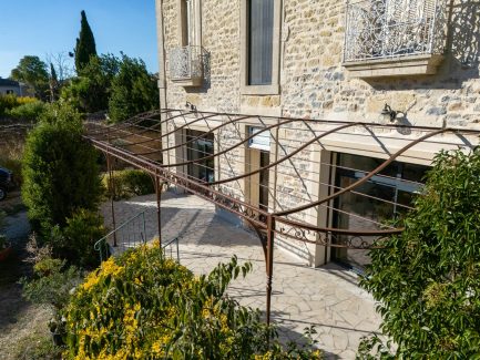 Pergola traditionnelle sur mesure en acier Bellegarde