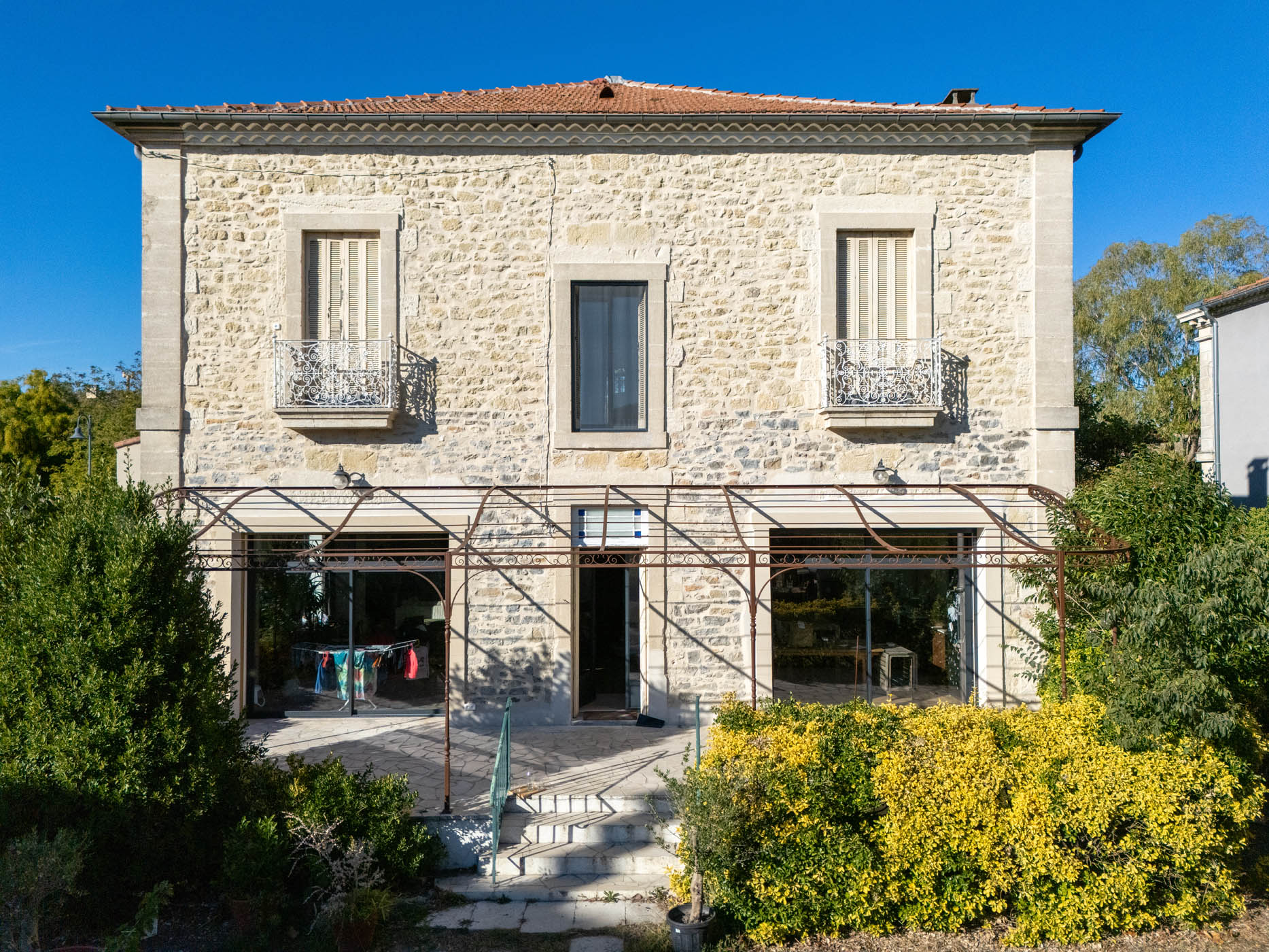 Pergola traditionnelle sur mesure en acier Poulx