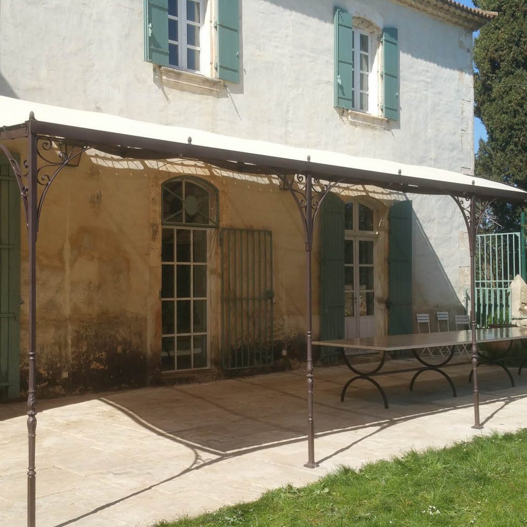 Pergola traditionnelle sur mesure Pergola traditionnelle sur mesure en acier Aix en Provence