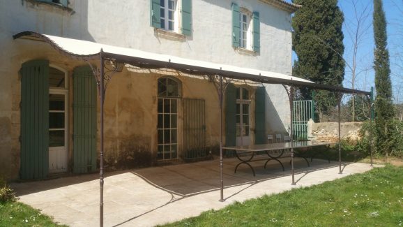 Pergola traditionnelle sur mesure en acier Aix en Provence