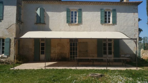 Pergola traditionnelle sur mesure en acier Garons