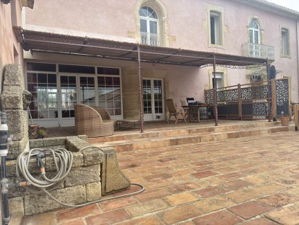 Pergola traditionnelle sur mesure en acier Calvisson
