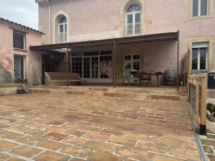 Pergola traditionnelle sur mesure en acier Garons