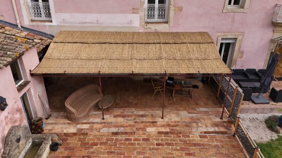 Pergola traditionnelle sur mesure en acier Bezouce