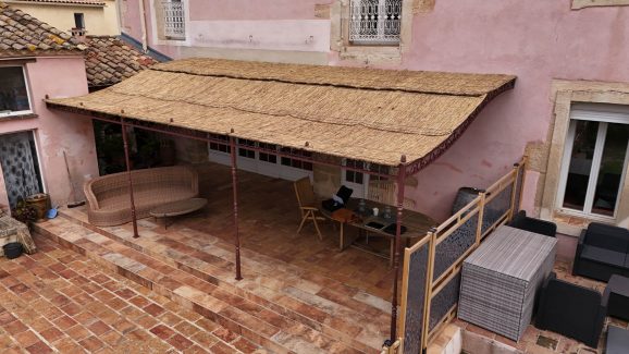 Pergola traditionnelle sur mesure en acier Saint Gilles