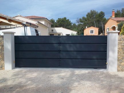 Portail coulissant sur mesure acier tôlé Nîmes
