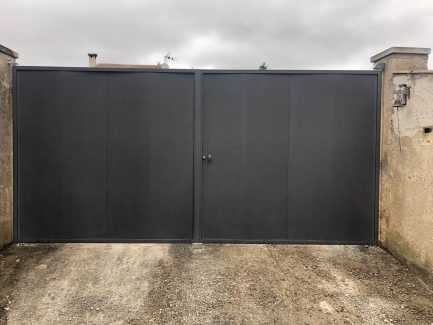 Portail en acier deux vantaux sur mesure Montpellier