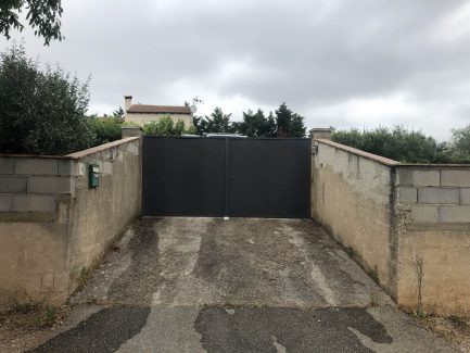 Portail en acier deux vantaux sur mesure Occitanie