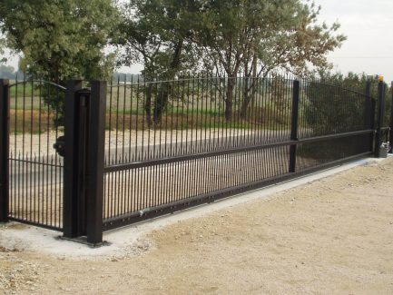 Portail en acier sur mesure 12 mètres Bellegarde