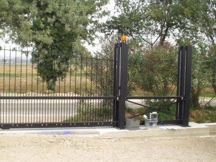 Portail en acier sur mesure 12 mètres Gard